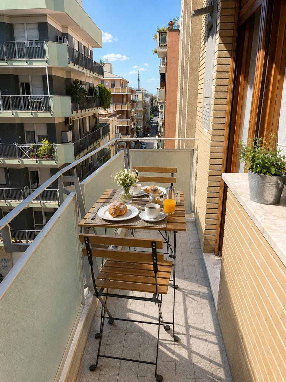 Property building, Patio, Day, View (from property/room), Balcony/Terrace, Food and drinks, Dining area, Food