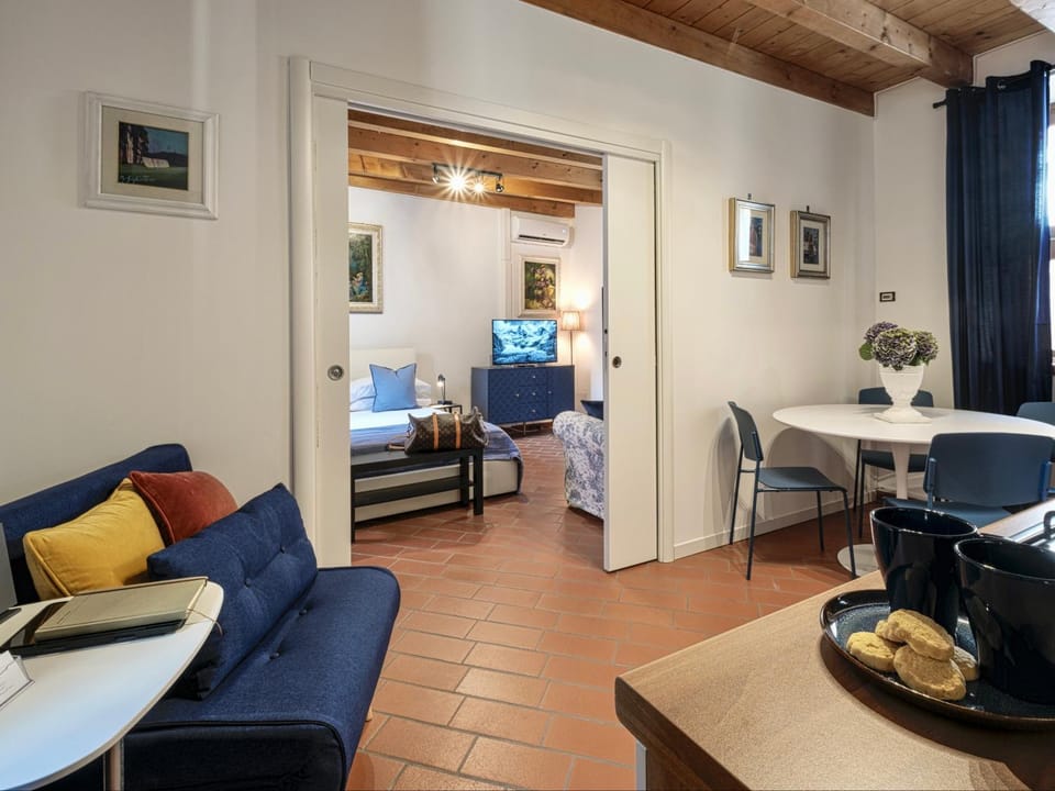 Kitchen or kitchenette, Living room, Dining area