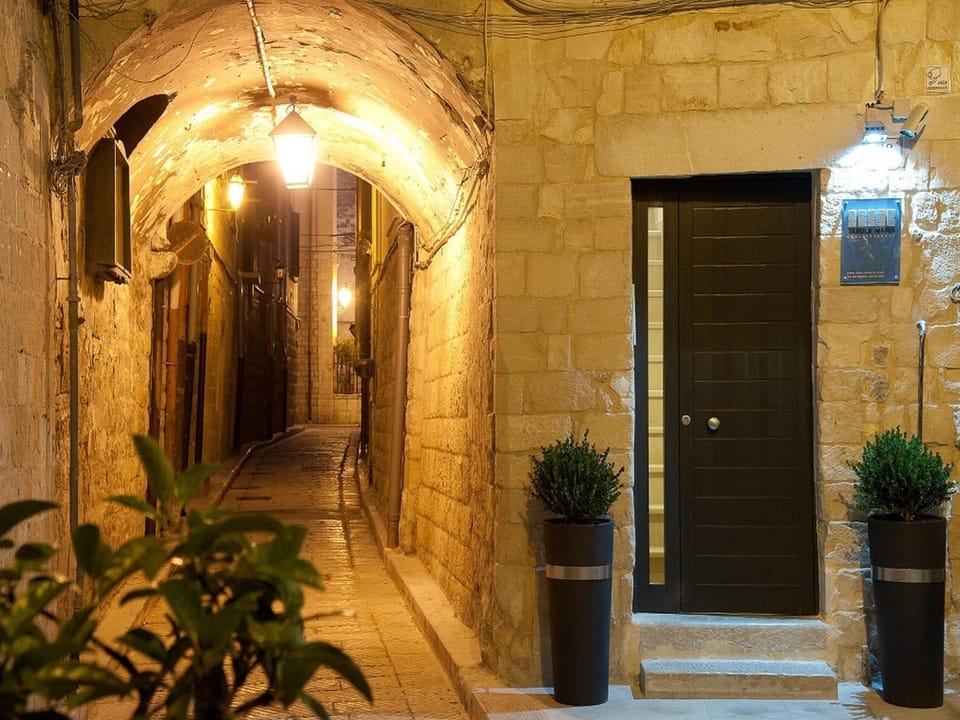 Facade/entrance, Night
