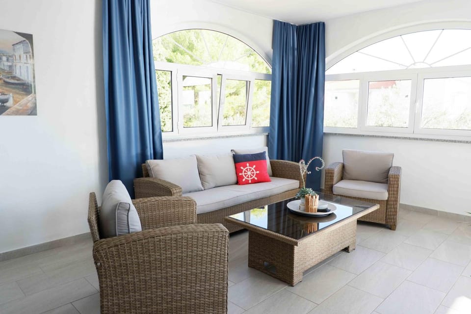 Communal lounge/ TV room, Spring, Day, Bird's eye view, Winter, Summer, Balcony/Terrace, Seating area, Autumn, On site, City view, Garden view, Landmark view, Sea view, Street view