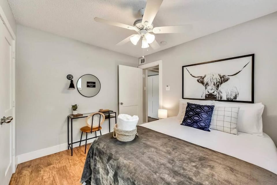 Global Cup Near Downtown Dallas - The Dapper Charm Apartment in Dallas