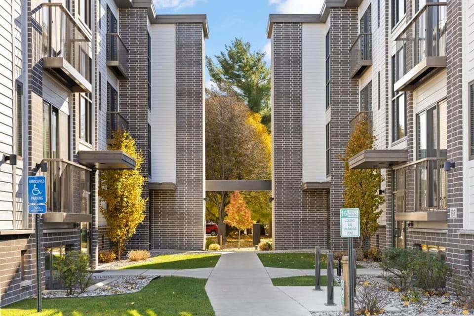 Capri Unit 001 in the Heart of Downtown TC House in Traverse City