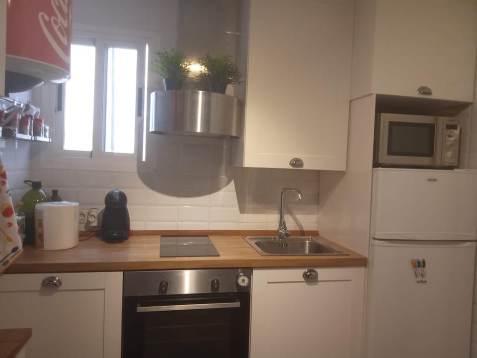 Coffee/tea facilities, dishwasher, minibar, pet friendly, stove, toaster