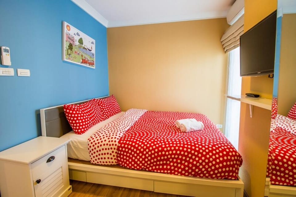 Bed, Decorative detail, Bedroom