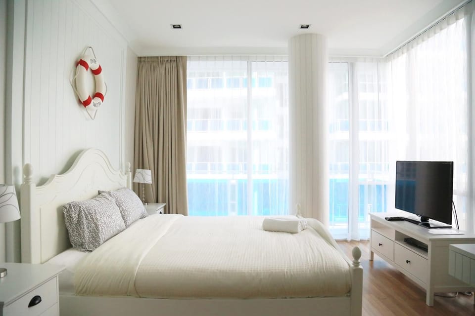 Bed, Decorative detail, Bedroom