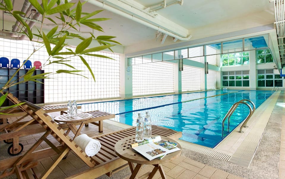 Pool view, Swimming pool, sunbed