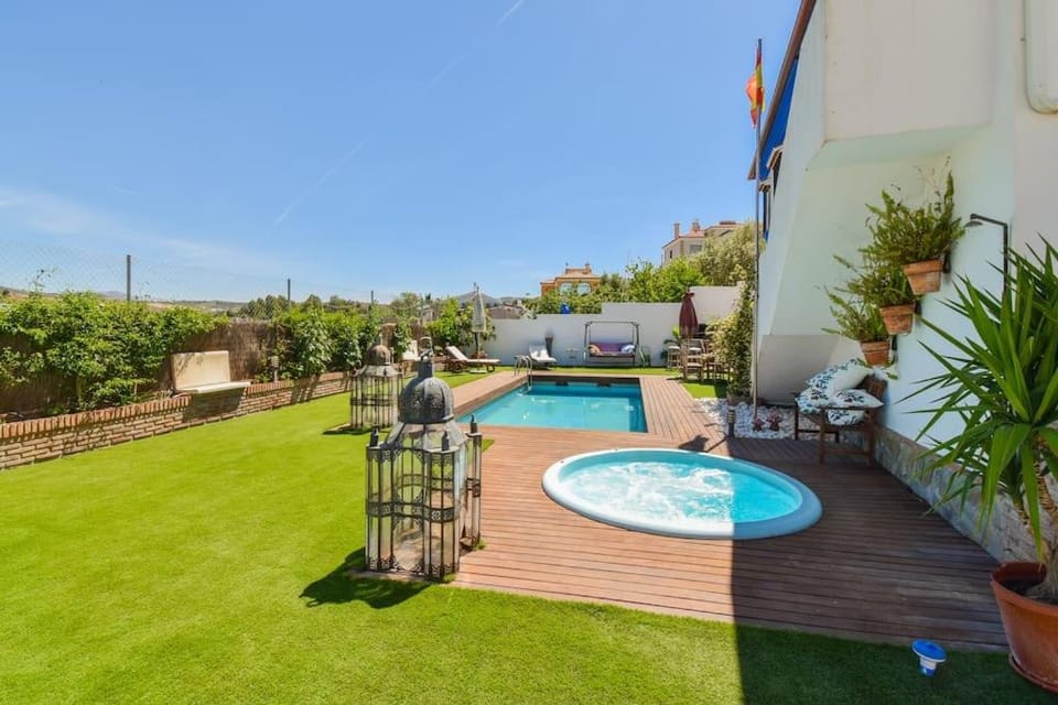 Day, Garden, Garden view, Pool view, Swimming pool, sunbed