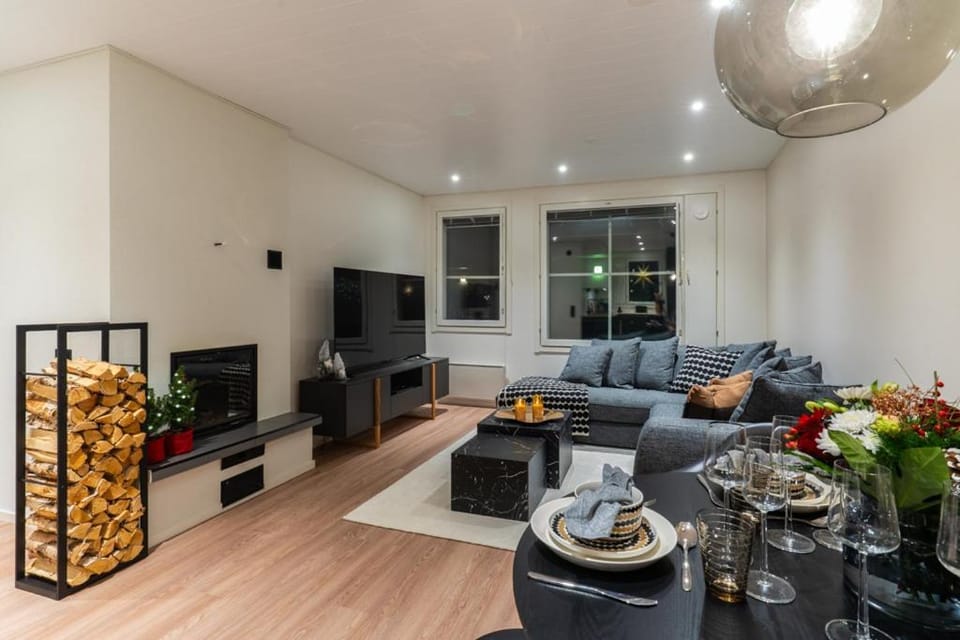 Communal lounge/ TV room, TV and multimedia, Living room, Evening entertainment