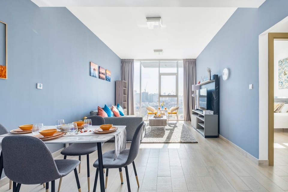 TV and multimedia, Living room, Seating area, Dining area