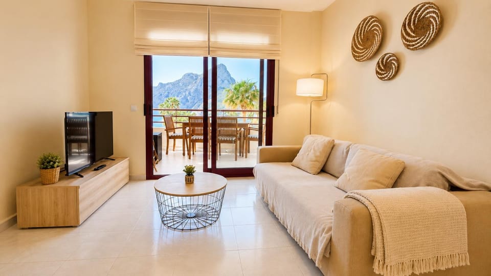 Mountain view, Sea view