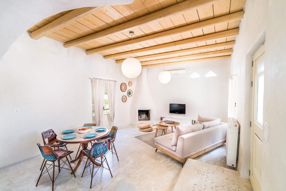 TV and multimedia, Living room, Seating area, Dining area