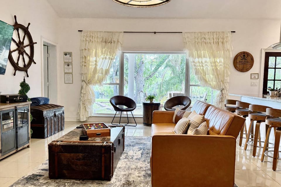 Hideout on the Hillsborough is a Gorgeous Renovated 3BR Pet Friendly Home on the Hillsborough River located in the North End of Seminole Heights House in Tampa