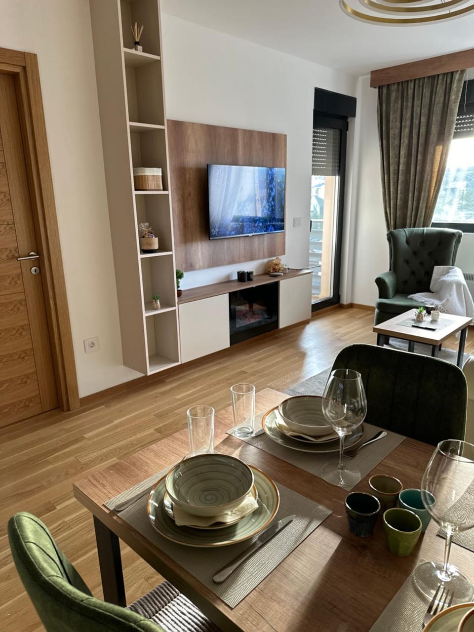 TV and multimedia, Living room, Dining area
