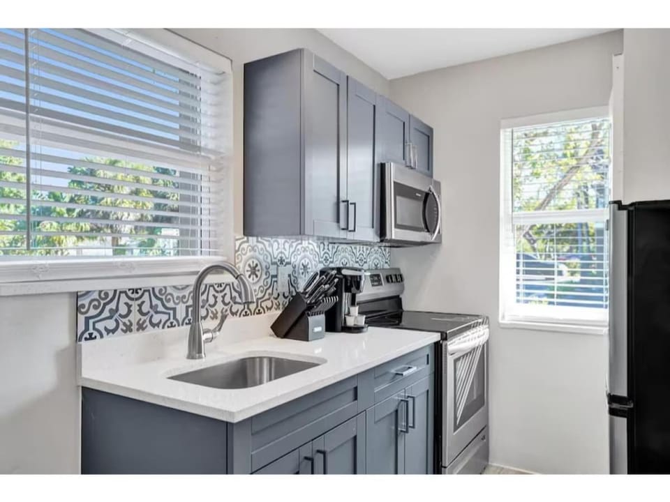 Rustic Retreats Cozy 1BR for 4 guests minutes from Las Olas Apartment in Fort Lauderdale