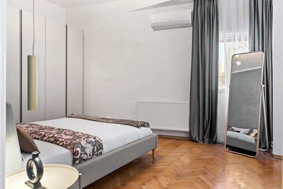 Bedroom, air conditioner