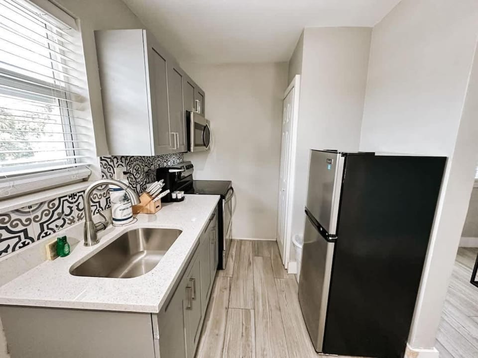 Rustic Retreats Cozy 1BR for 4 guests minutes from Las Olas Apartment in Fort Lauderdale
