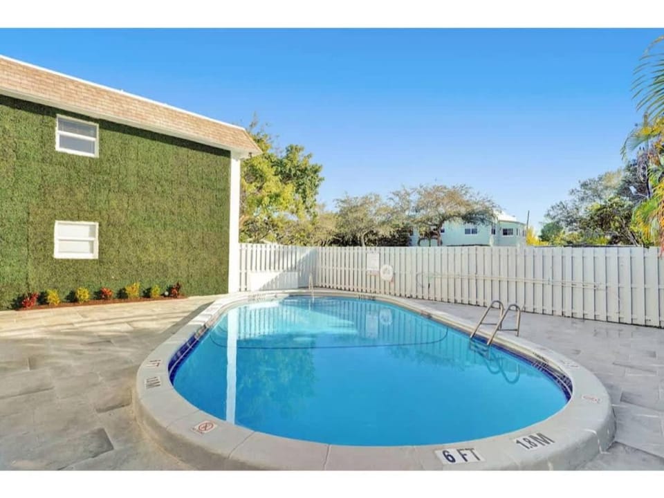 Rustic Retreats Cozy 1BR for 4 guests minutes from Las Olas Apartment in Fort Lauderdale