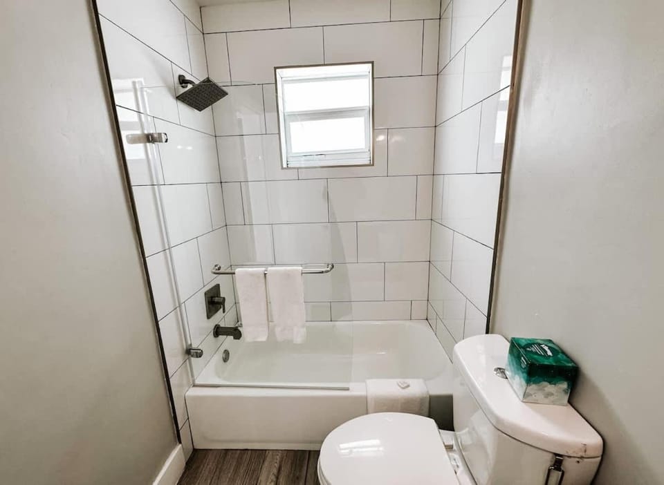 Rustic Retreats Cozy 1BR for 4 guests minutes from Las Olas Apartment in Fort Lauderdale