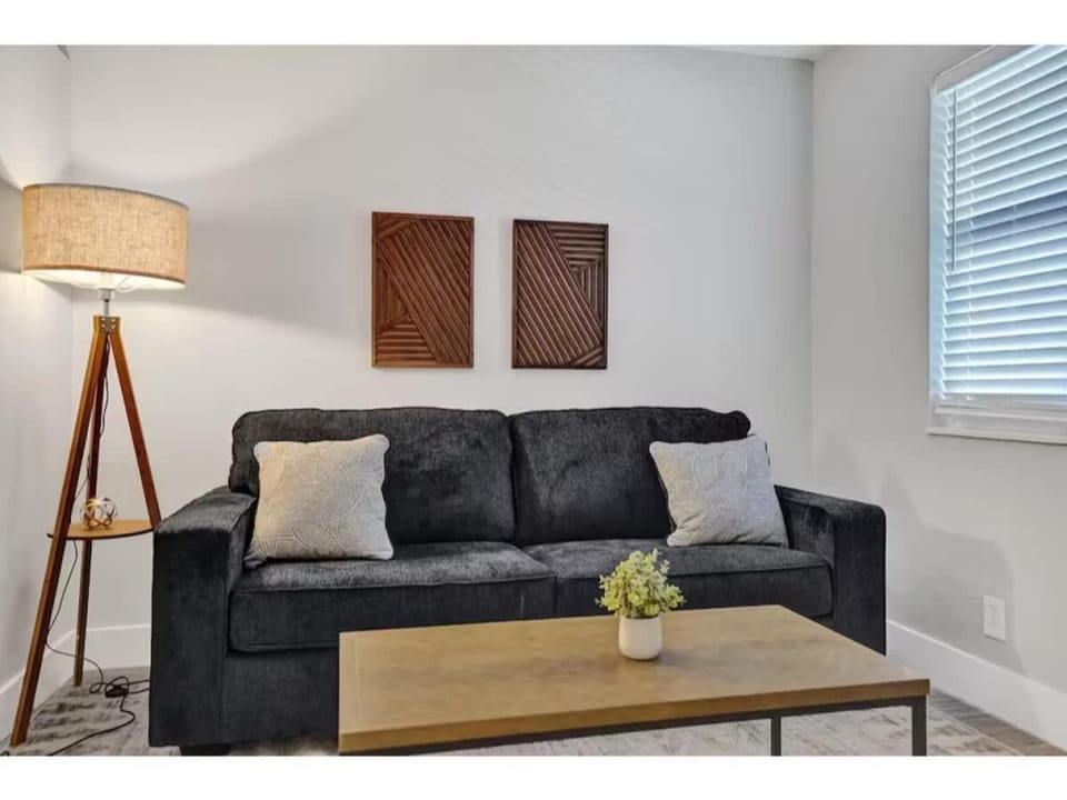 Rustic Retreats Modern 1BR for 4 guests in the heart of Fort Lauderdale Apartment in Fort Lauderdale