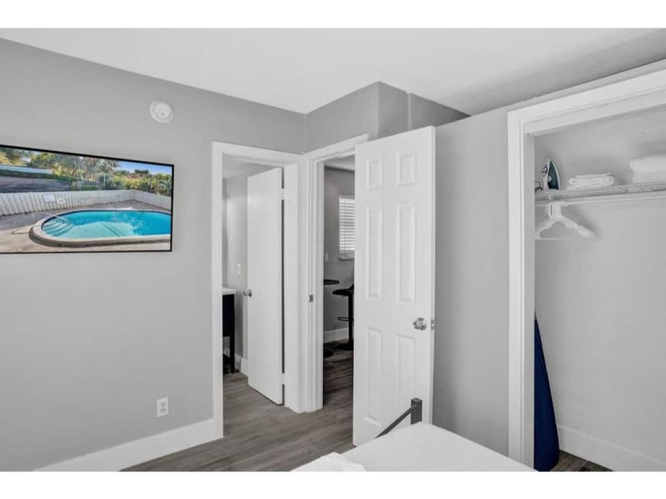Rustic Retreats Modern 1BR for 4 guests in the heart of Fort Lauderdale Apartment in Fort Lauderdale