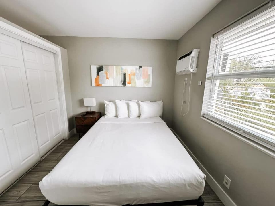 Rustic Retreats Beachy 1BR for 4 guests in the heart of Fort Lauderdale Apartment in Fort Lauderdale
