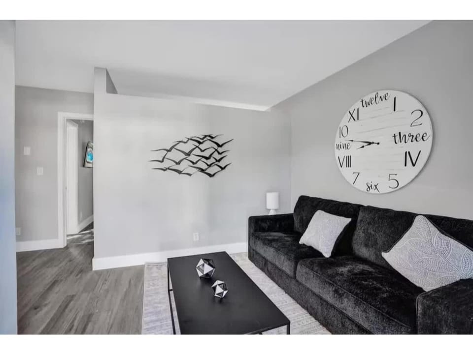 Rustic Retreats Cozy 1BR For 4 Guests Minutes From Las Olas Apartment in Fort Lauderdale