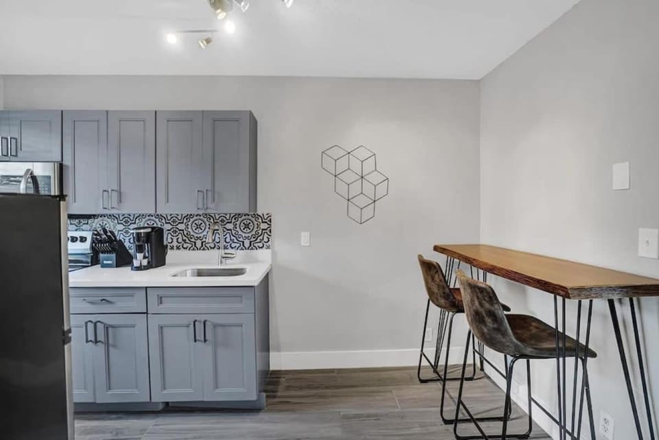 Rustic Retreats Cozy 1BR For 4 Guests In The Heart Of Fort Lauderdale Apartment in Fort Lauderdale