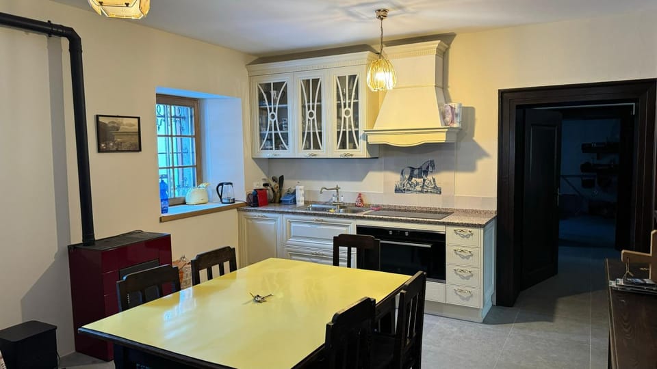 Kitchen or kitchenette, Dining area, dishwasher, minibar, pet friendly, stove