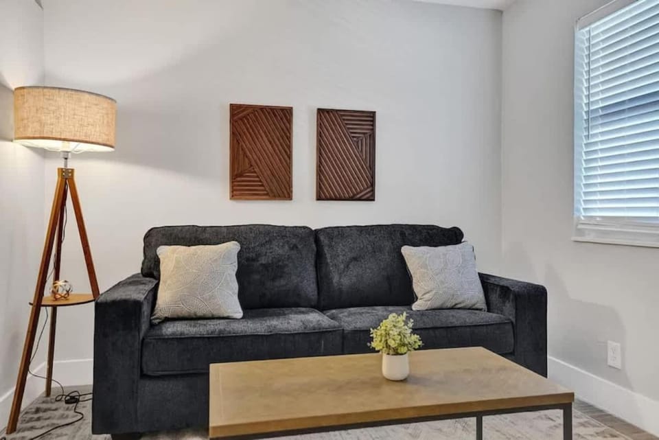 Rustic Retreats Beachy 1BR for 4 guests in the heart of Fort Lauderdale Apartment in Fort Lauderdale