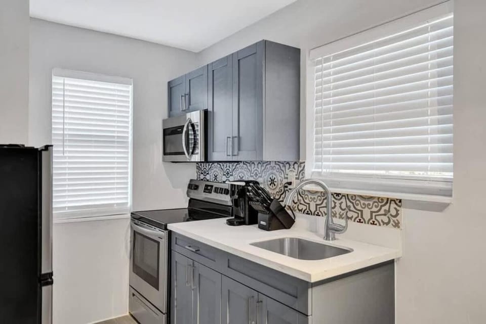 Rustic Retreats Beachy 1BR for 4 guests in the heart of Fort Lauderdale Apartment in Fort Lauderdale