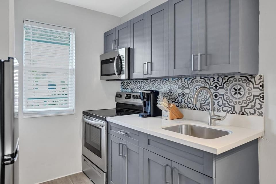 Rustic Retreats Cozy 1BR for 2 guests minutes from Las Olas Apartment in Fort Lauderdale