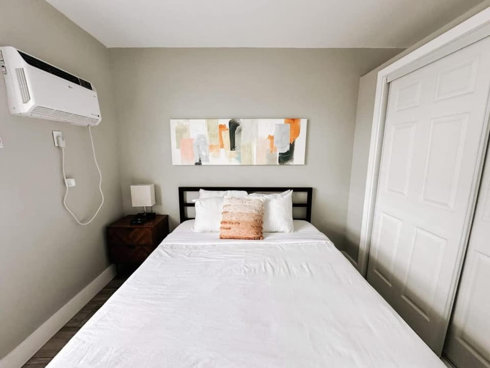 Rustic Retreats Modern 1BR for 4 guests in the heart of Fort Lauderdale Apartment in Fort Lauderdale
