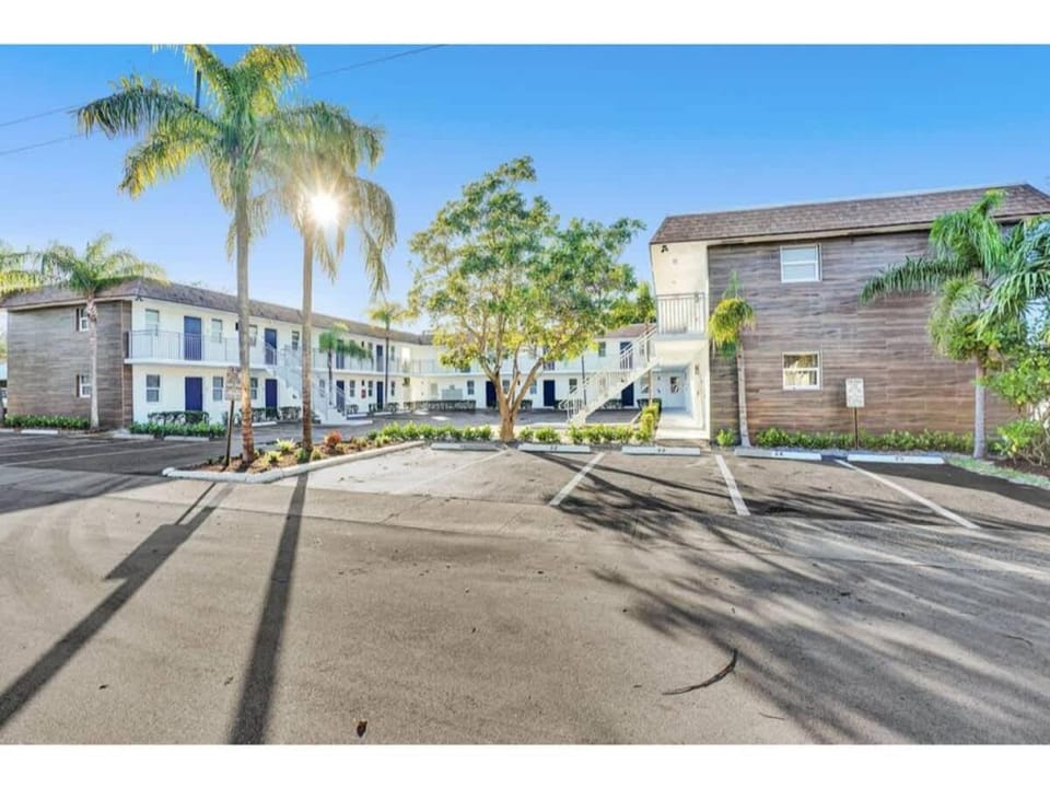 Rustic Retreats Beachy 1BR for 4 guests in the heart of Fort Lauderdale Apartment in Fort Lauderdale