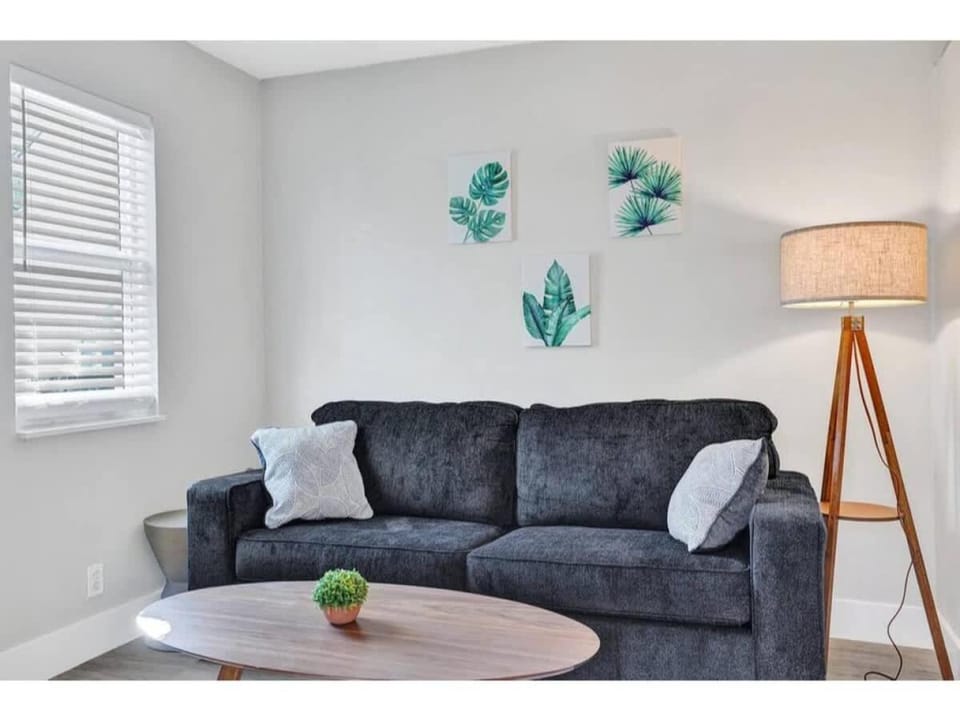 Rustic Retreats Beachy 1BR for 4 guests in the heart of Fort Lauderdale Apartment in Fort Lauderdale