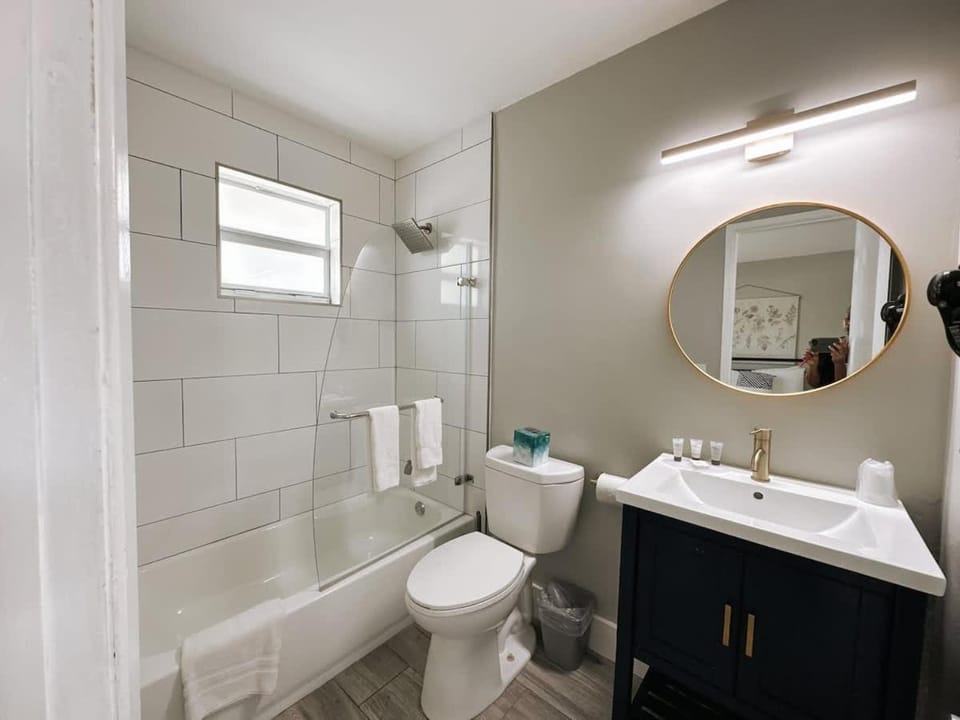 Rustic Retreats Cozy 1BR for 4 guests minutes from Las Olas Apartment in Fort Lauderdale