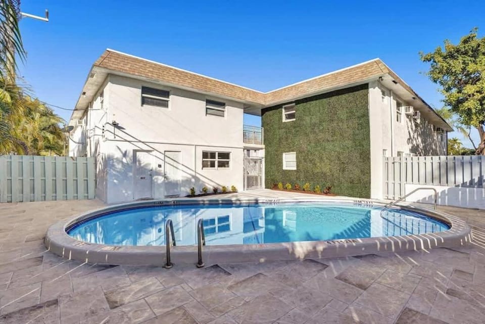 Rustic Retreats Beachy 1BR for 4 guests in the heart of Fort Lauderdale Apartment in Fort Lauderdale