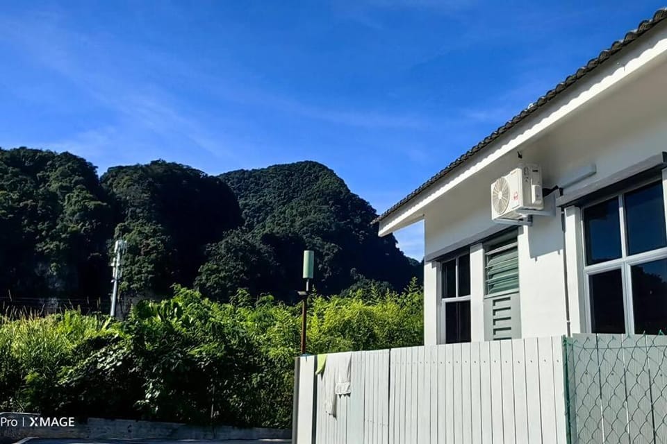 Mountain View Umoh50 Ipoh End-Lot Wi-fi Cozy House in Ipoh