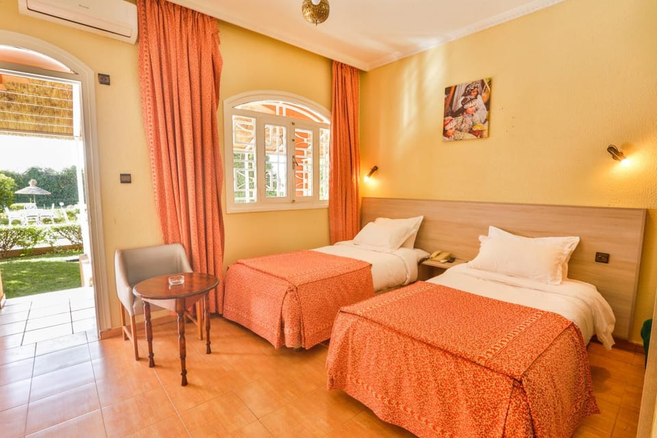 Bed, Photo of the whole room, Bedroom, air conditioner