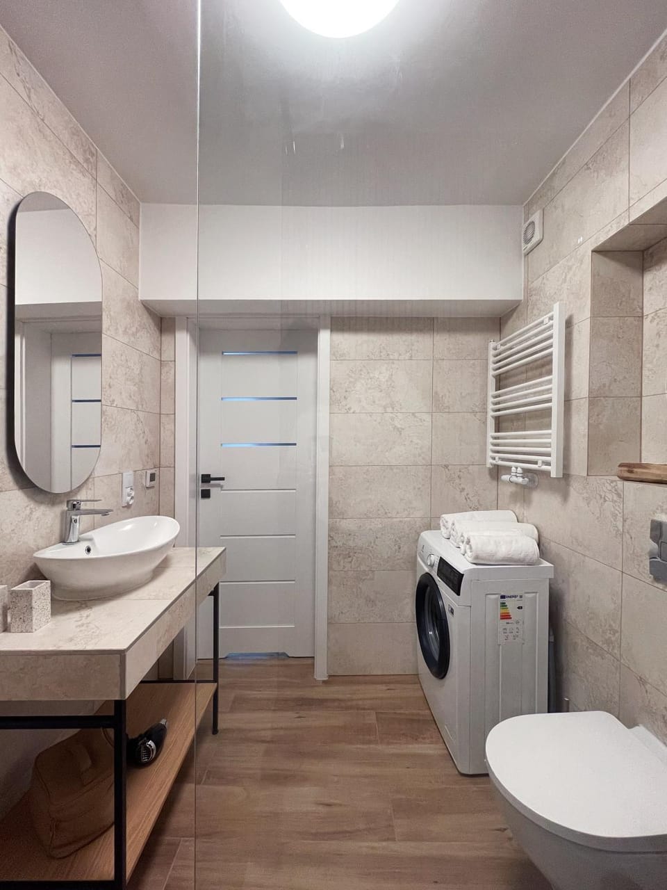Toilet, Bathroom, towels, washing machine, dryer