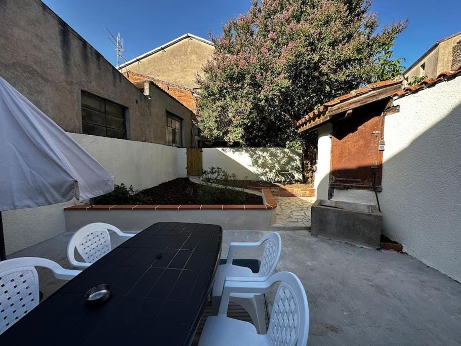 Patio, Dining area