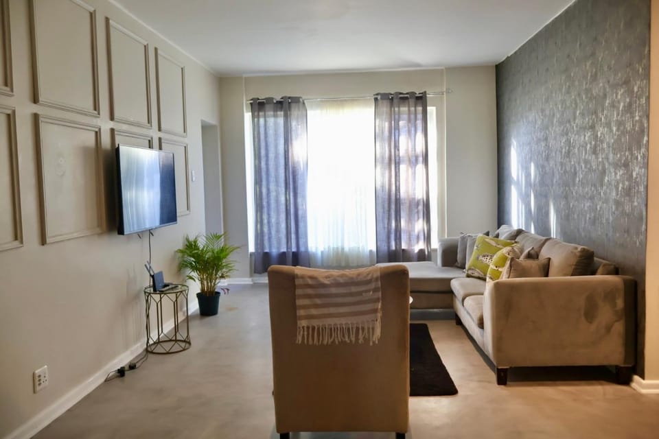 San Remo on Windermere Rd. Humewood Beachfront Apartment in Port Elizabeth