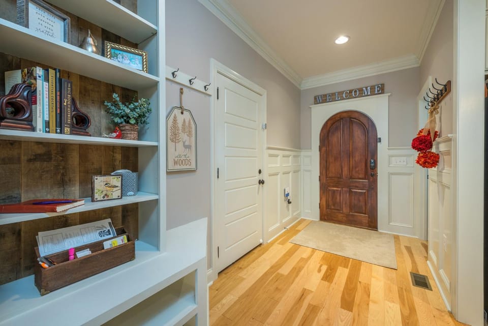 Mythical Manor Tudor-style Cottage 5 Min. from Downtown Black Mtn! House in Black Mountain