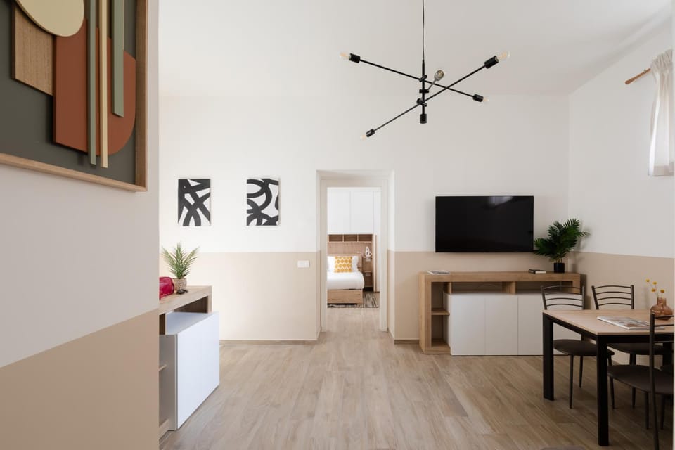 Communal lounge/ TV room, TV and multimedia, Living room, Seating area, Dining area, Evening entertainment