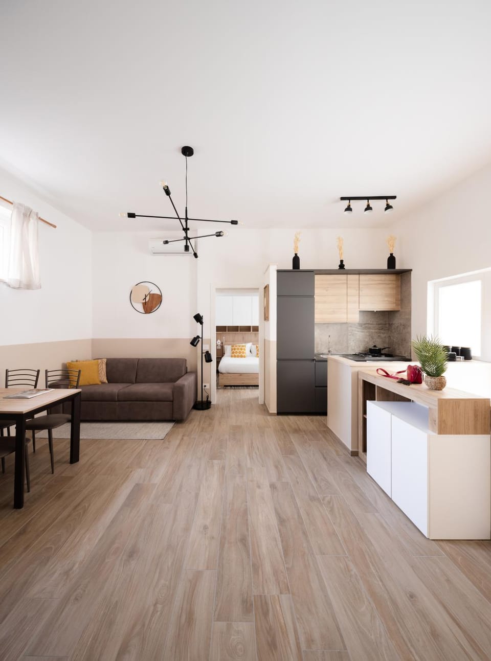 Kitchen or kitchenette, Living room, Seating area, Dining area