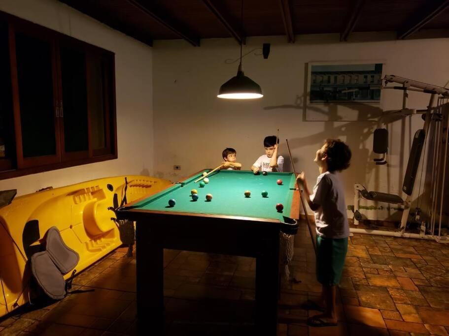 Billiard, Game Room