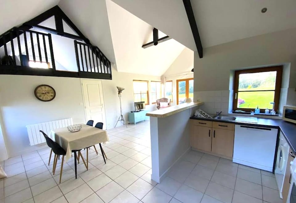 Kitchen or kitchenette, Dining area, kitchen