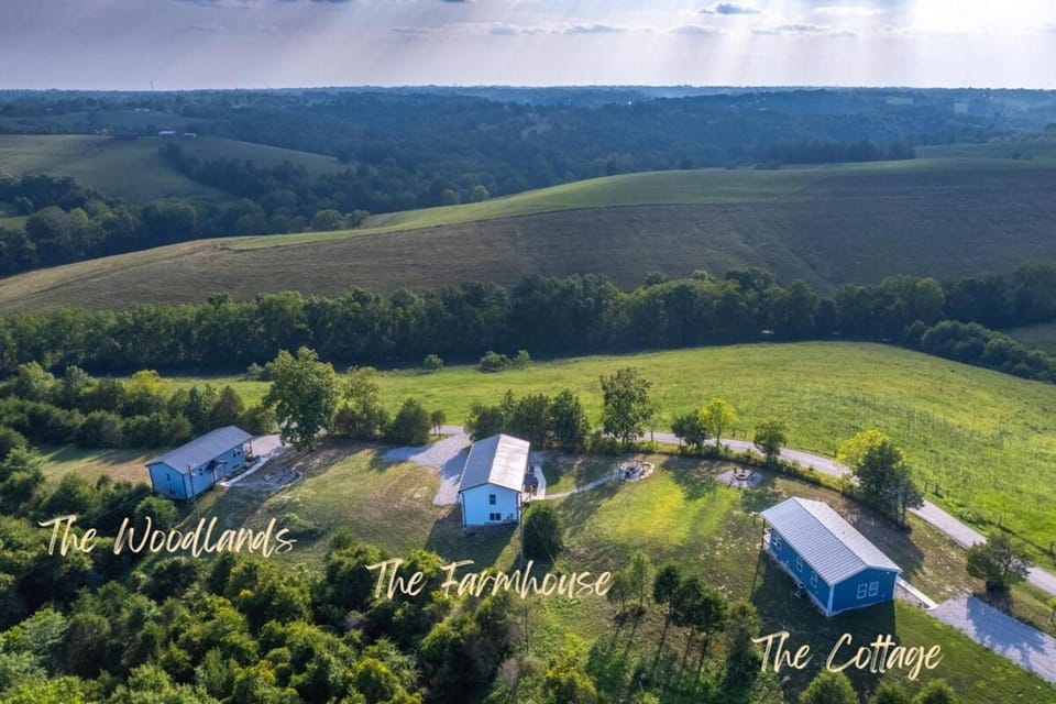 100 Acre Relaxing Retreat Near ARK- The Farmhouse House in Ohio