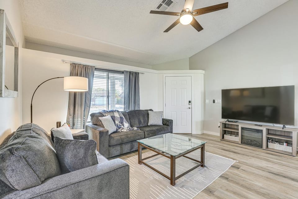 Near Spring Training! Peoria Gem w/ Pool & Hot Tub House in Glendale