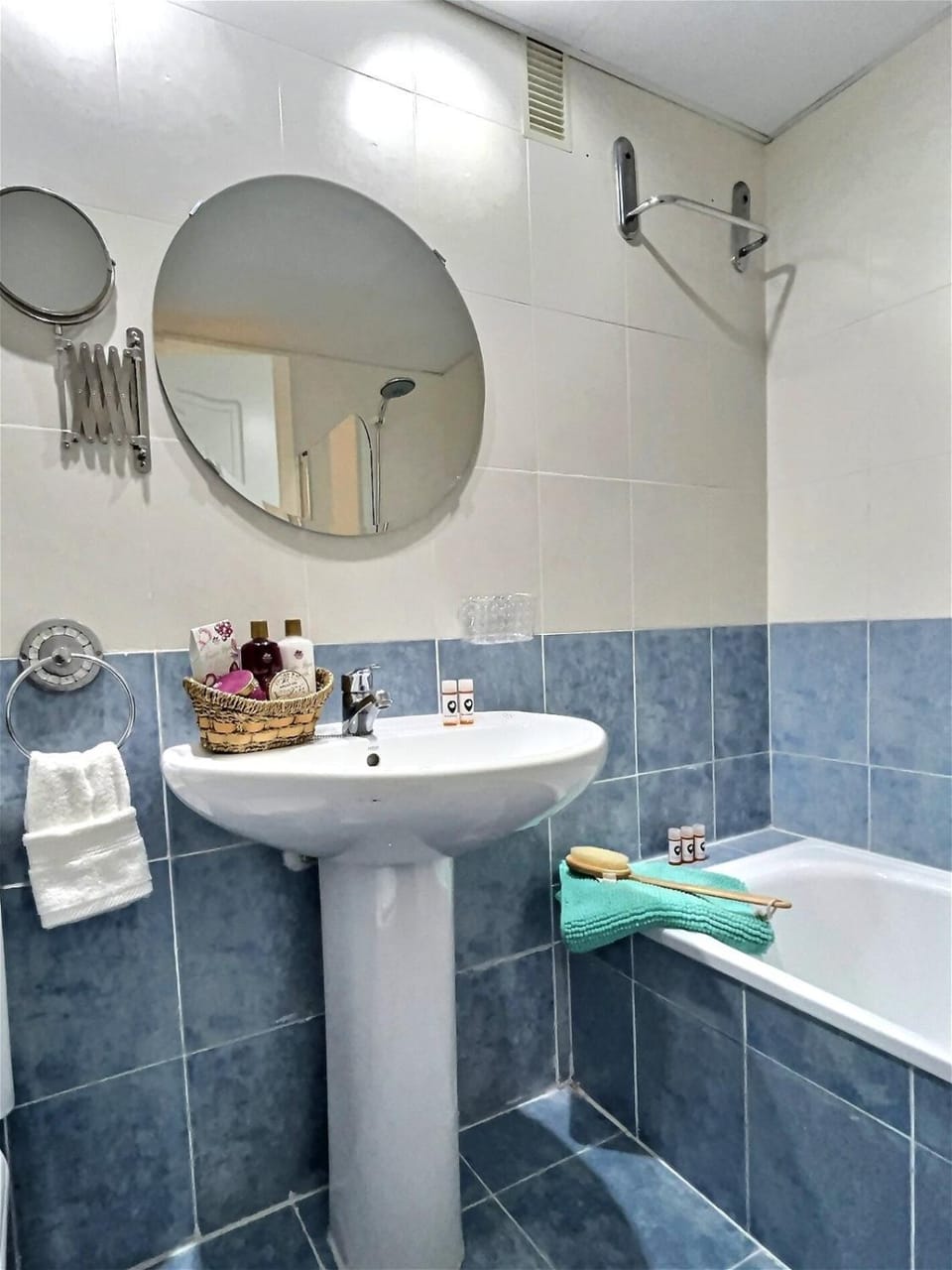 Bathroom, Bath, towels