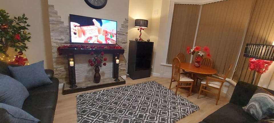 Communal lounge/ TV room, TV and multimedia, Living room